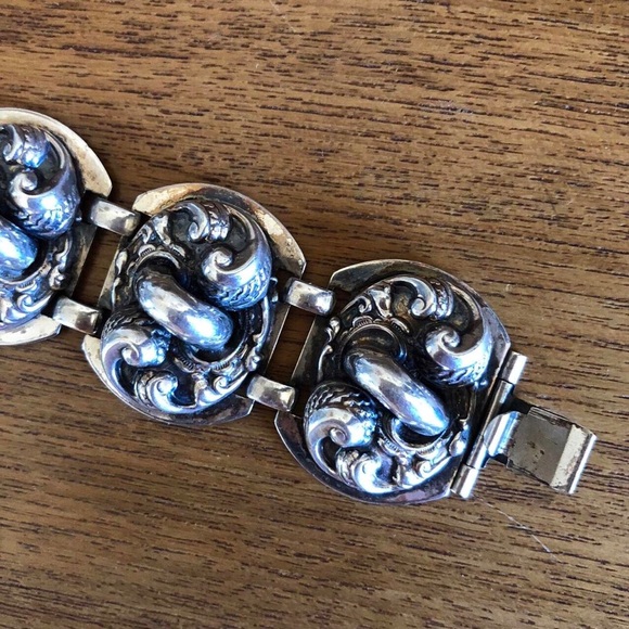 Rare and mesmerizing Sterling Silver 3D look chunky engraved gothic bracelet - Picture 5 of 9